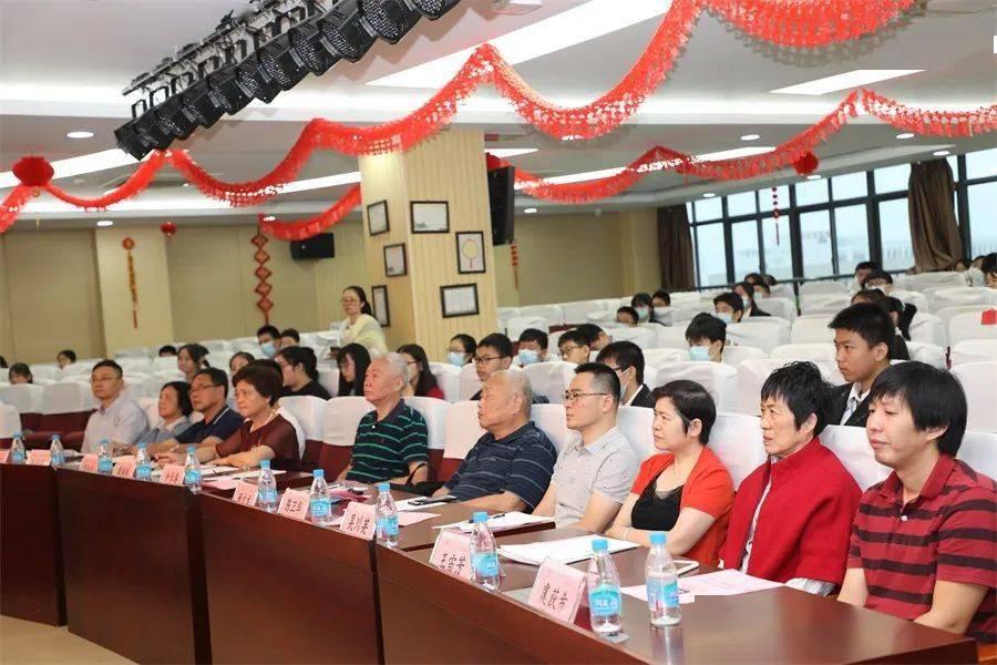 哈尔滨火车站辟谣站内播报改为夹子音：网友的善意玩笑