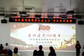 和女生没有话题了不知道聊什么，。怎么办，别跟我说聊天技巧，会聊天的男生怎么样做的，整点有用的？谢谢游戏画面